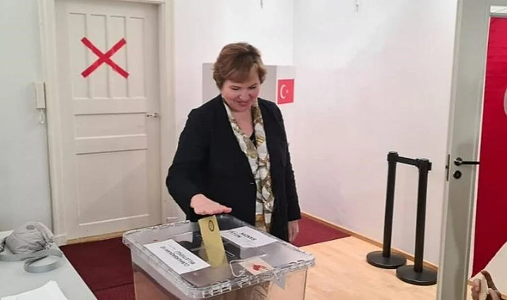 Finlandiya ve Lübnan'da Türkiye'deki Cumhurbaşkanı ve Milletvekili Seçimleri İçin Oy Vermeye Başladı