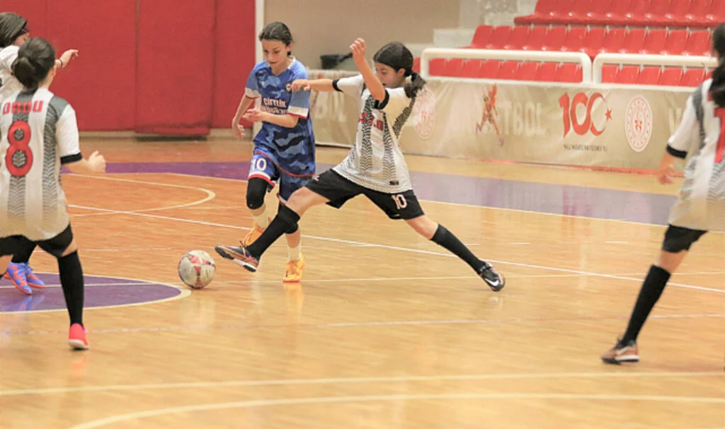 Futsal Yarı Final Heyecanı Sürüyor