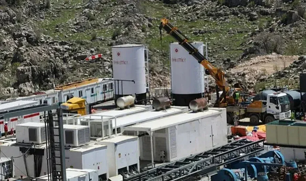 Gabar Dağı'ndan Sevindiren Haber! Vali Duyurdu... 'Yoğun Bir Petrol Çıktı'