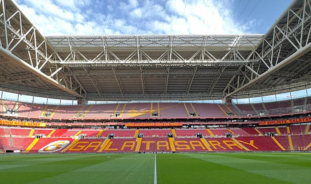 Galatasaray-Fenerbahçe derbisinin biletlerine yoğun ilgi
