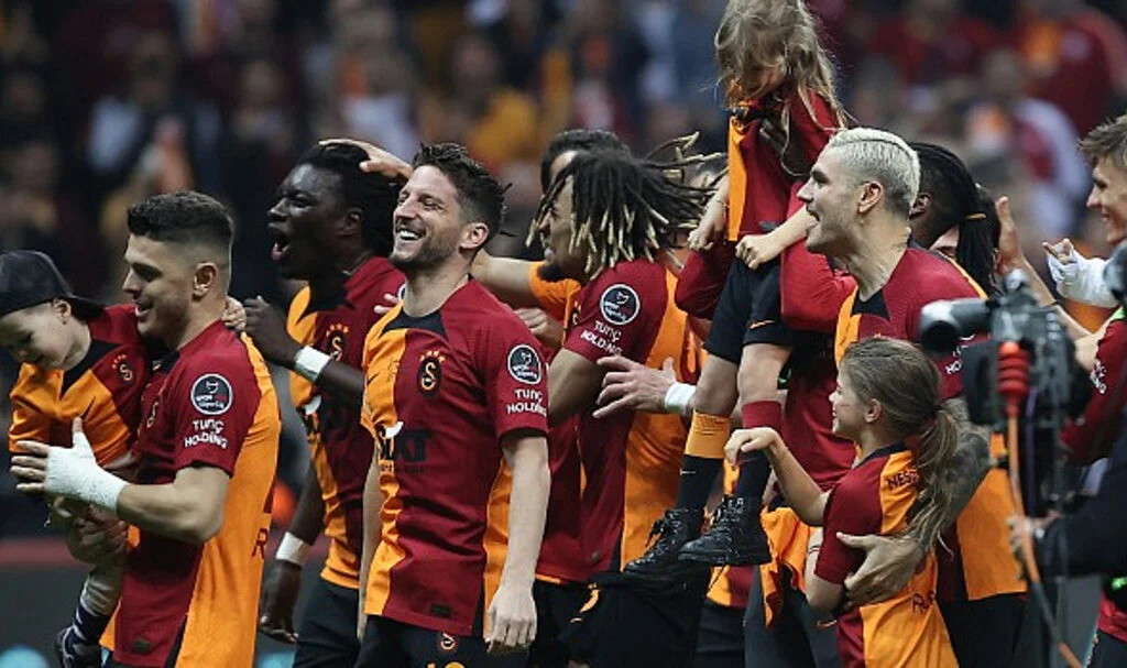 Galatasaray, geçen sezonun izlerini sildi