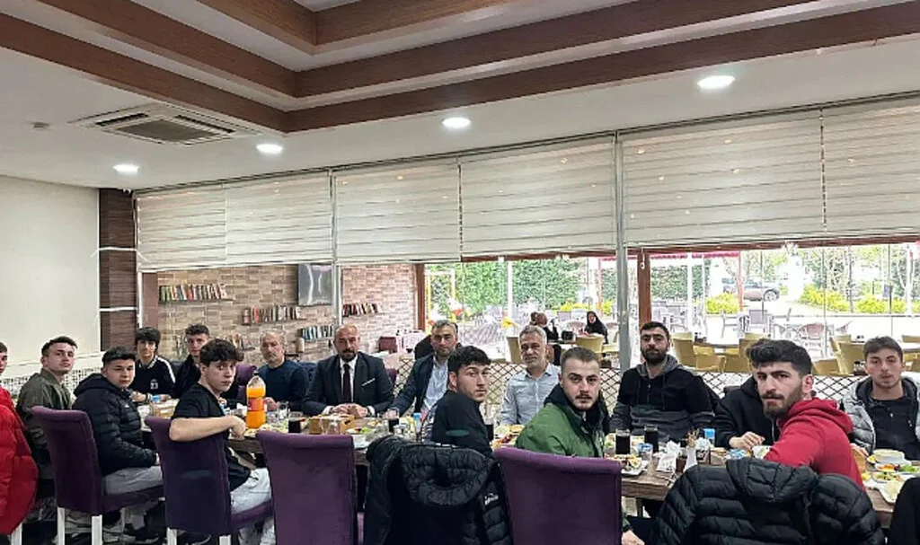 Hasan Togar sporcularla yemekte buluştu
