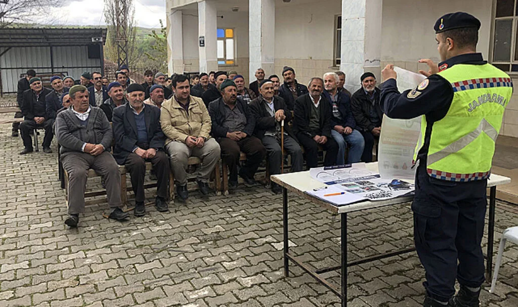 Havza'da Jandarmadan Traktör Sürücülerine Eğitim