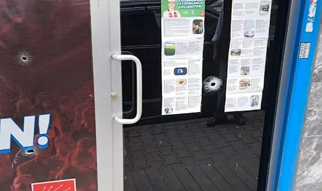 İstanbul’da CHP Bürosuna Silahlı Saldırı