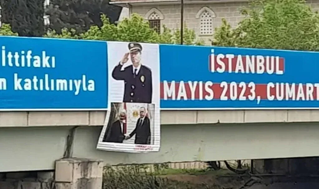 İstanbul’da Üst Geçitte Gaffar Okkan’lı Afişle Protesto