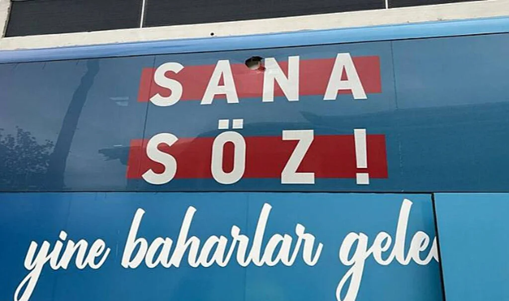 Kemal Kılıçdaroğlu'nun aracına Sakarya'da taşlı saldırı düzenlendi