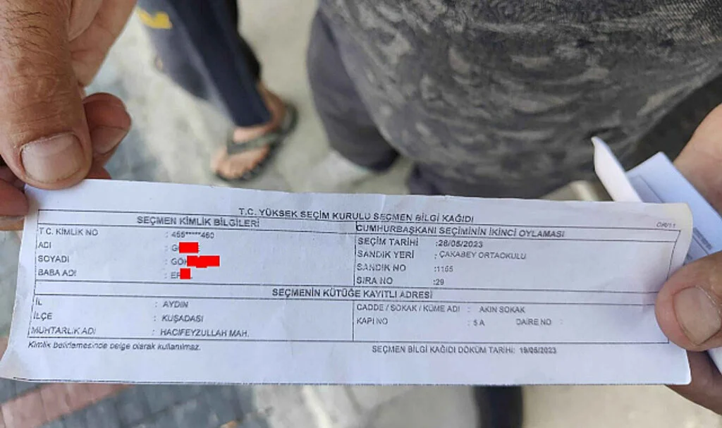 Kuşadası’nda Şaşırtan Seçmen Bilgi Kağıtları