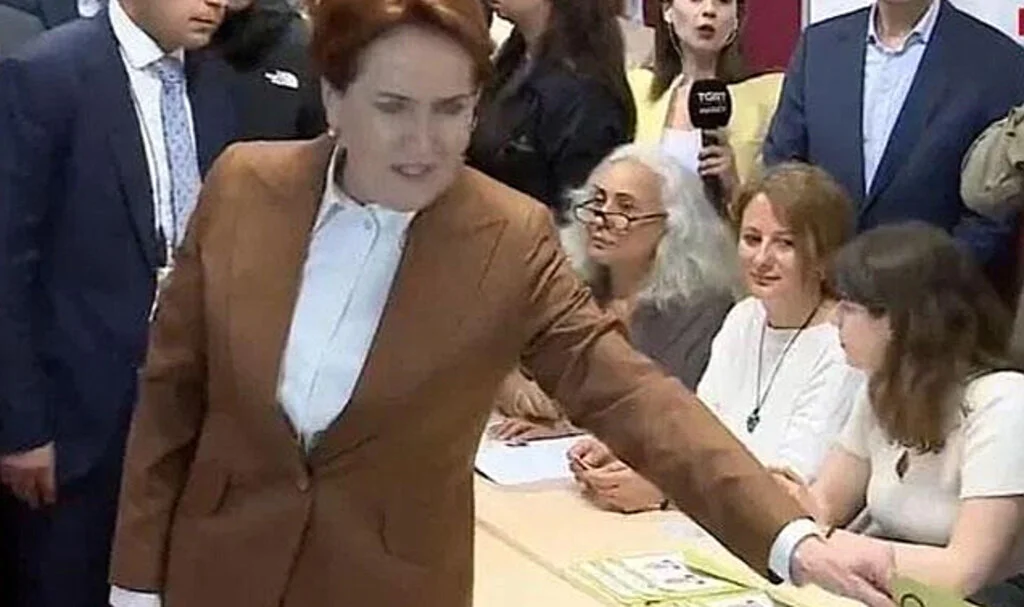 Meral Akşener oyunu İstanbul'da kullandı