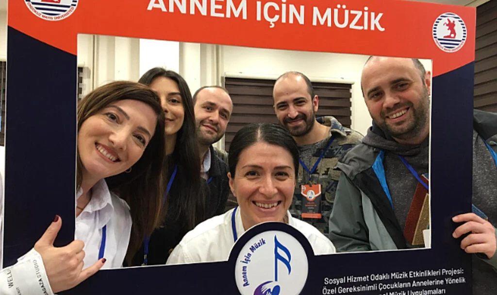 OMÜ'lü akademisyenler özel çocukların yanında 