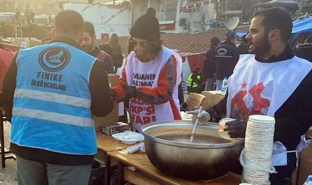 Özdağ’dan Komünistten Yemek Alan Ülkücü Fotoğraflı Birlik Mesajı