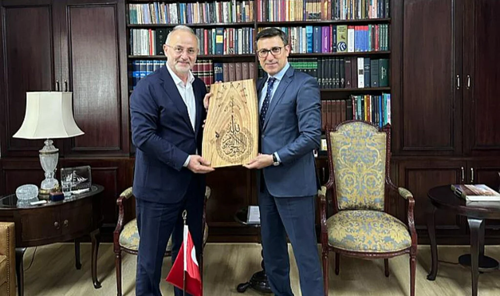 Rektör Ünal'dan İş Birliği Ziyareti 