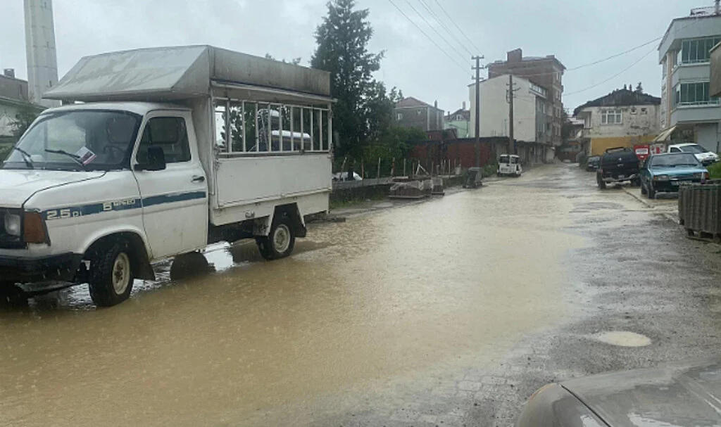 Sağanak Asarcık'ı vurdu 