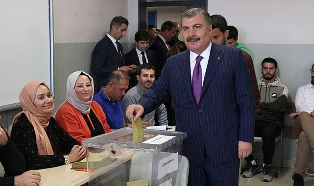Sağlık Bakanı Koca, oyunu Üsküdar’da kullandı