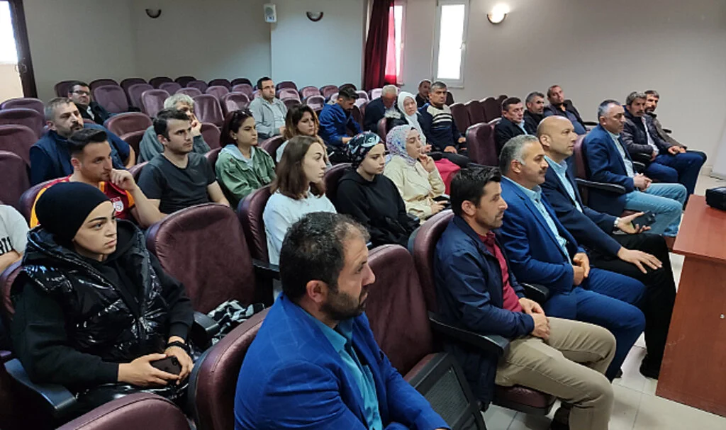 Salıpazarı ilçesinde gençlere yönelik "Tarım gençleşiyor" eğitimi düzenlendi
