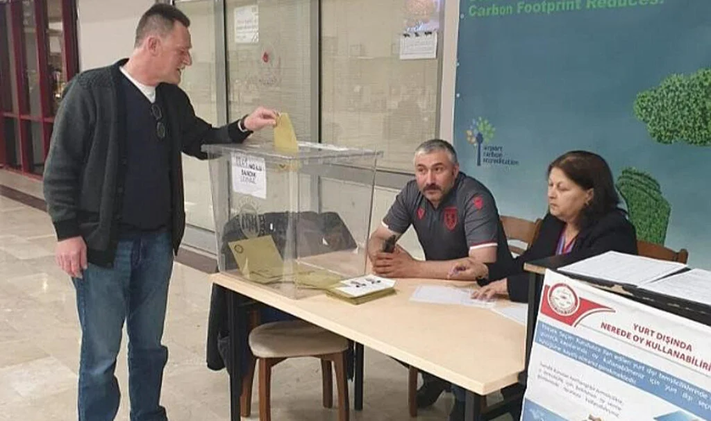 Samsun-Çarşamba Havalimanı Gümrük Sandıklarında Oy Verme İşlemi
