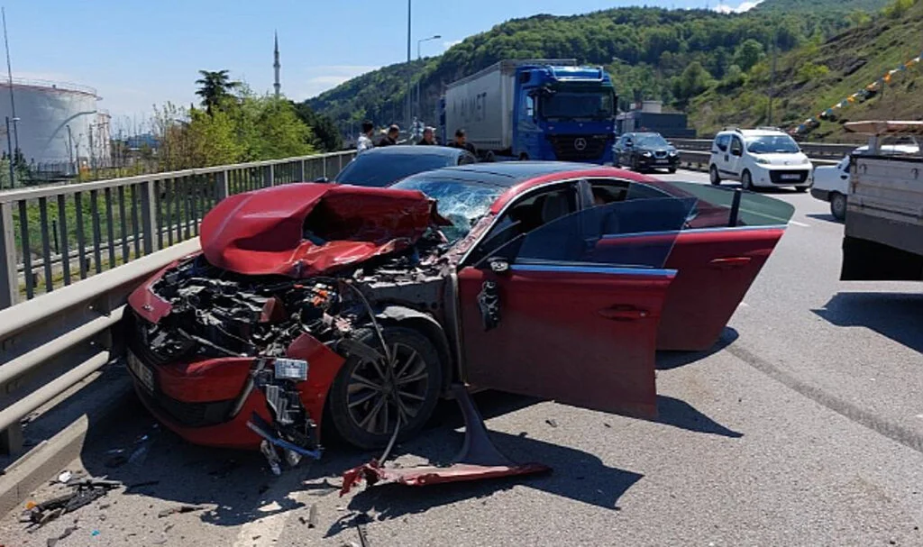 Samsun'da 4 Aracın Karıştığı Zincirleme Kaza: 3 Yaralı