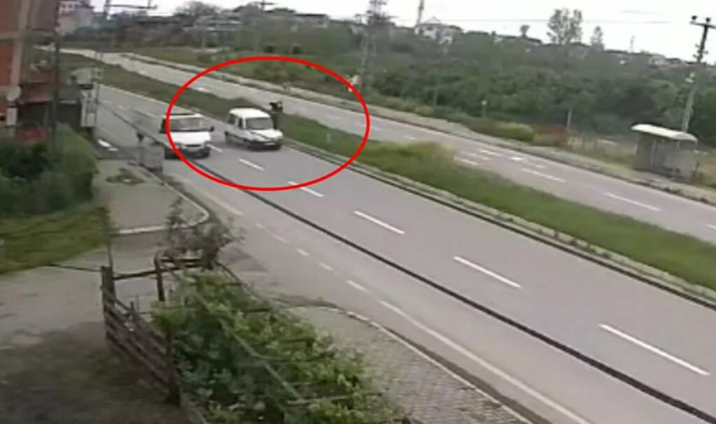 Samsun’da Aracın Çarptığı Yaya Metrelerce Havaya Fırlayarak Ağır Yaralandı
