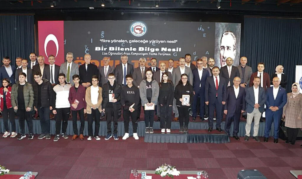 Samsun'da 'Bir Bilenle Bilge Nesil' Kompozisyon Yarışmasının Kazananlarına Ödül