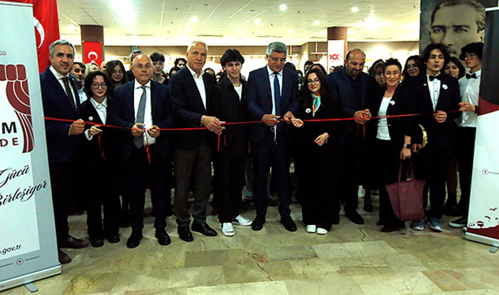 Samsun'da "Eğitimin Gücü Sanatla Buluşuyor" Resim Sergisi Açıldı