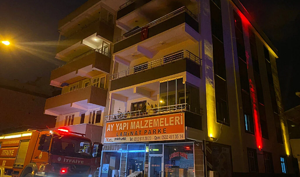 Samsun'da Fişte Bırakılan Ütü Evi Kül Etti 