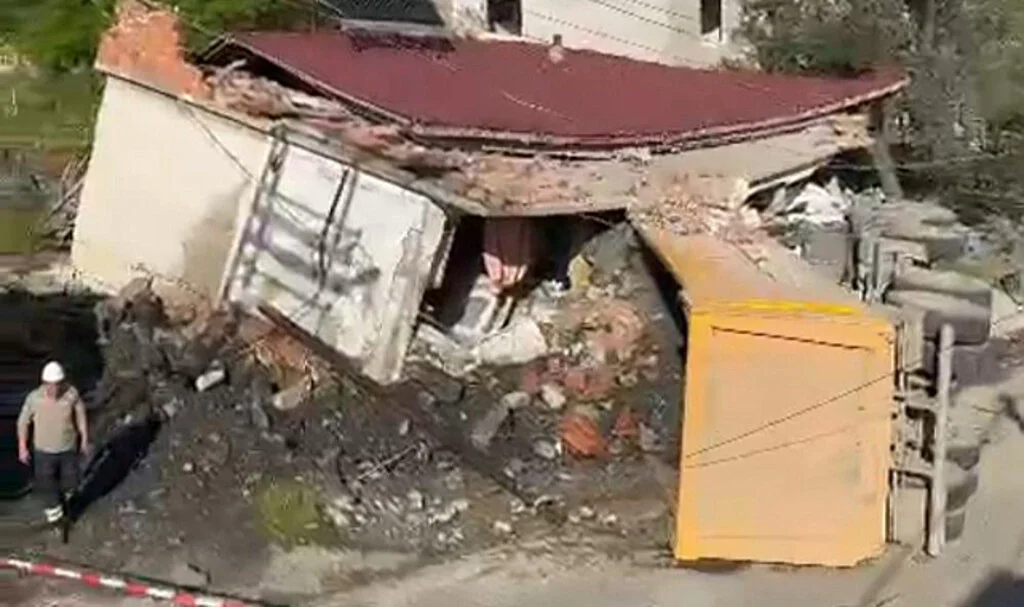 Samsun'da Freni Patlayan Taş Yüklü Kamyon Evi Yıktı
