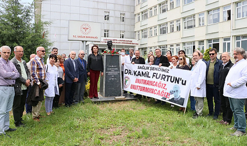 Samsun'da Görevi Başında Öldürülen Doktor Kamil Furtun Anıldı