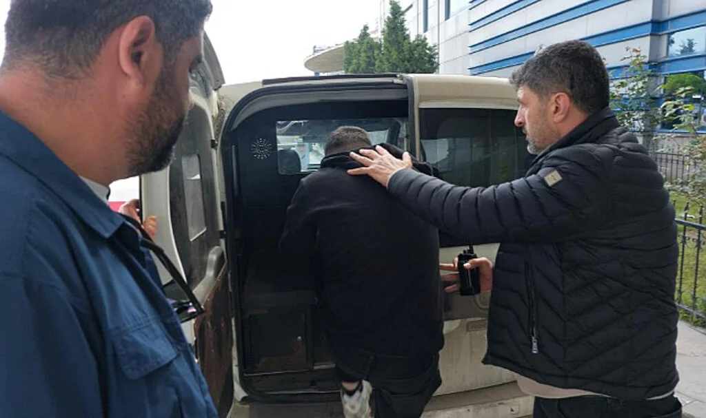 Samsun'da İş Yerlerinden Hırsızlık Yapan 2 Kişi Yakalandı