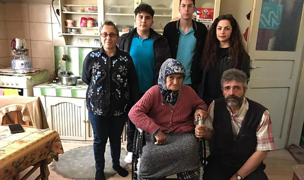 Samsun'da Liseden Engelli Vatandaşa Tekerlekli Sandalye