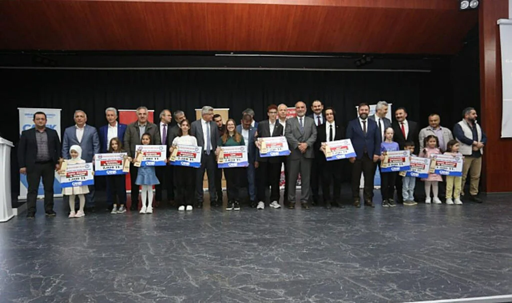 Samsun’da Öğrenciler Arası Şiir Yarışması’nda Ödüller Dağıtıldı