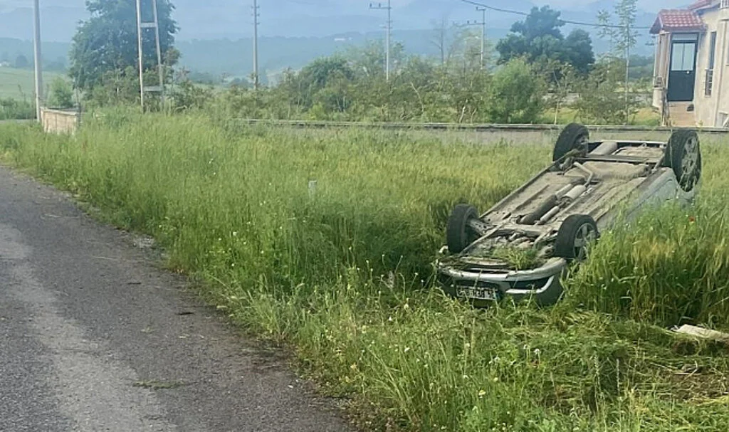 Samsun'da Otomobil Devrildi, Sandık Kurulu Başkanı ve Görevli Yaralandı