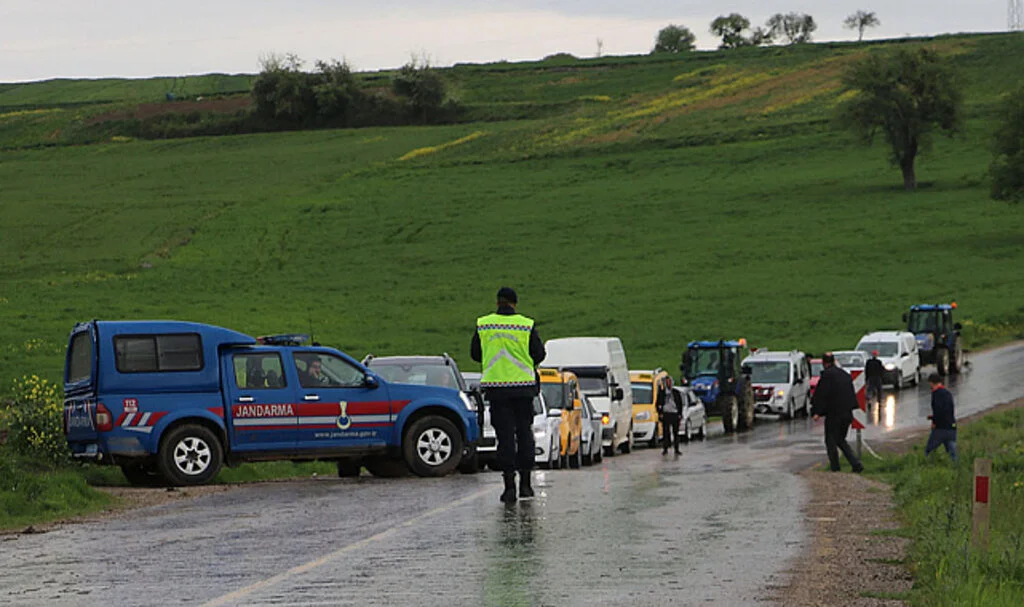 Samsun'da Otomobil ile Hafif Ticari Aracın Çarpıştığı Kazada 3 Kişi Yaralandı