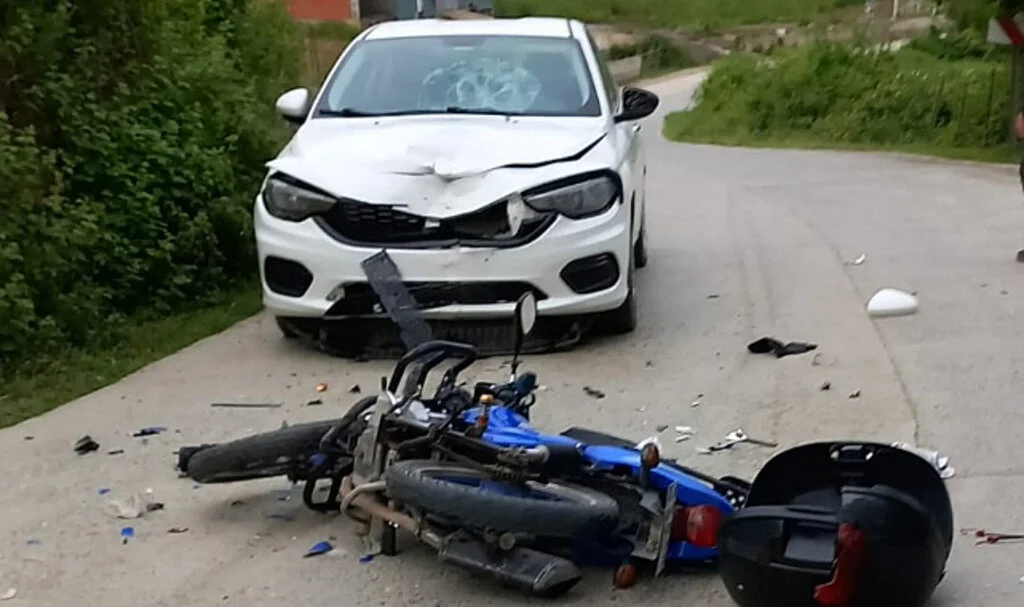 Samsun'da Otomobil ile Motosiklet Çarpıştı: 2 Yaralı