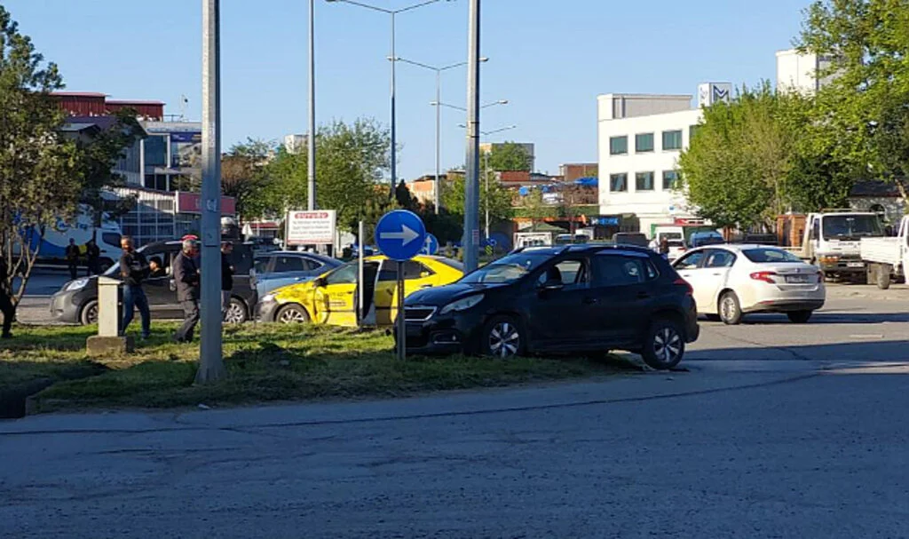 Samsun'da Otomobil ile Ticari Taksi Çarptı: 1 Yaralı