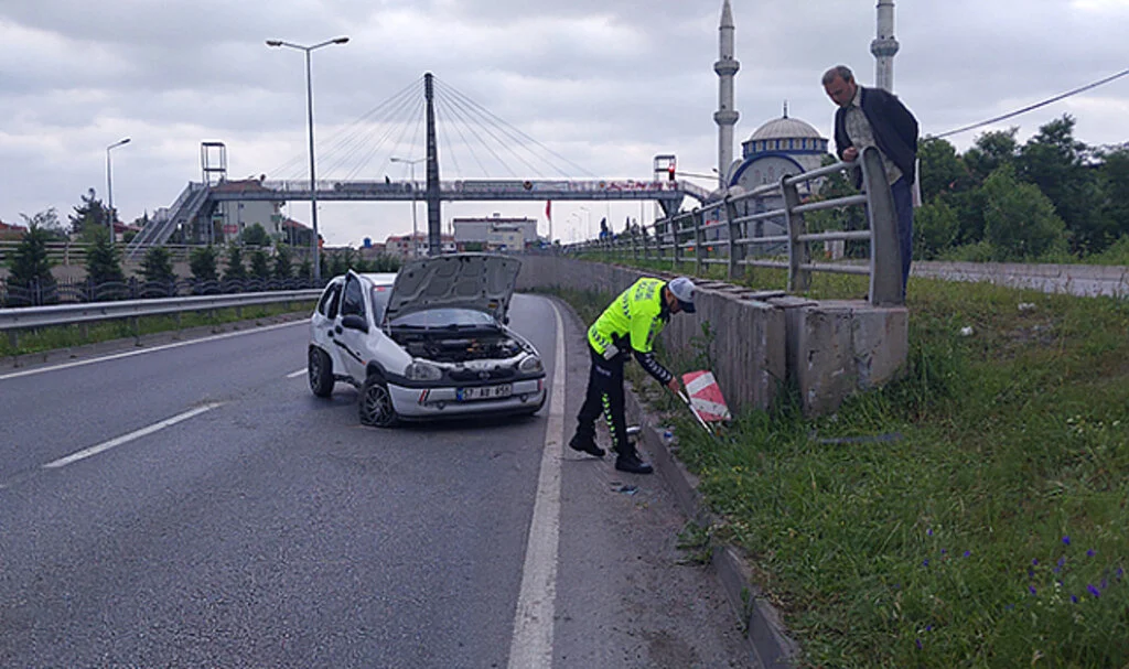 Samsun'da Otomobilin Bariyere Çarptı 1 Kişi Yaralandı