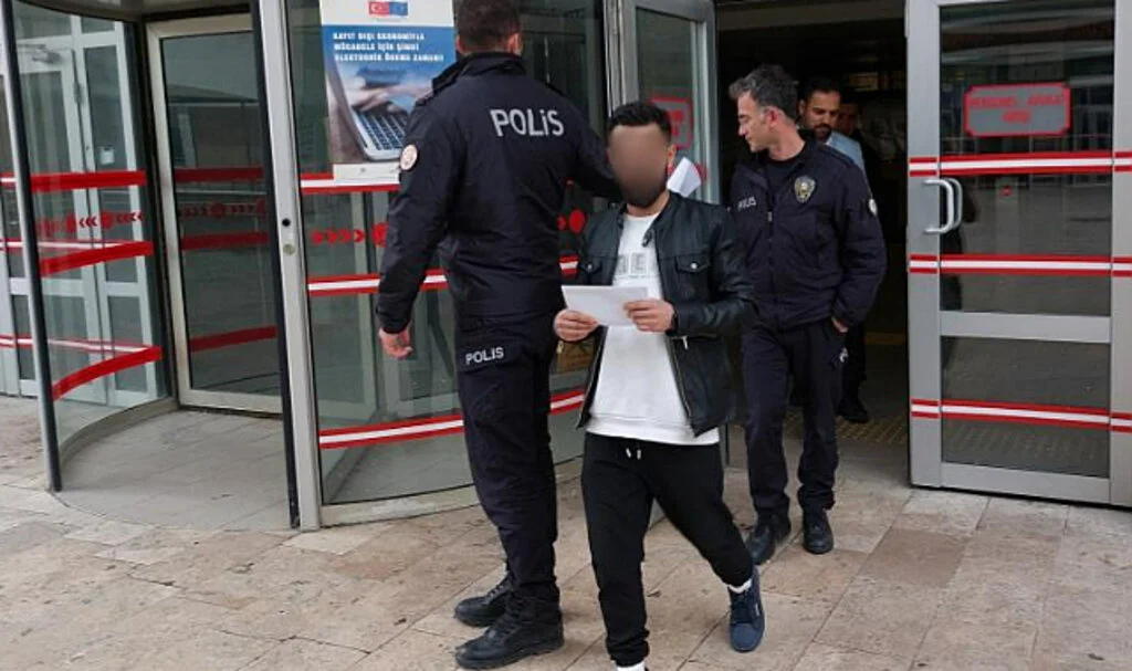 Samsun'da Sahte Parayla Telefon Satın Aldı, Girdiği Evden de Kombiyi Çaldı