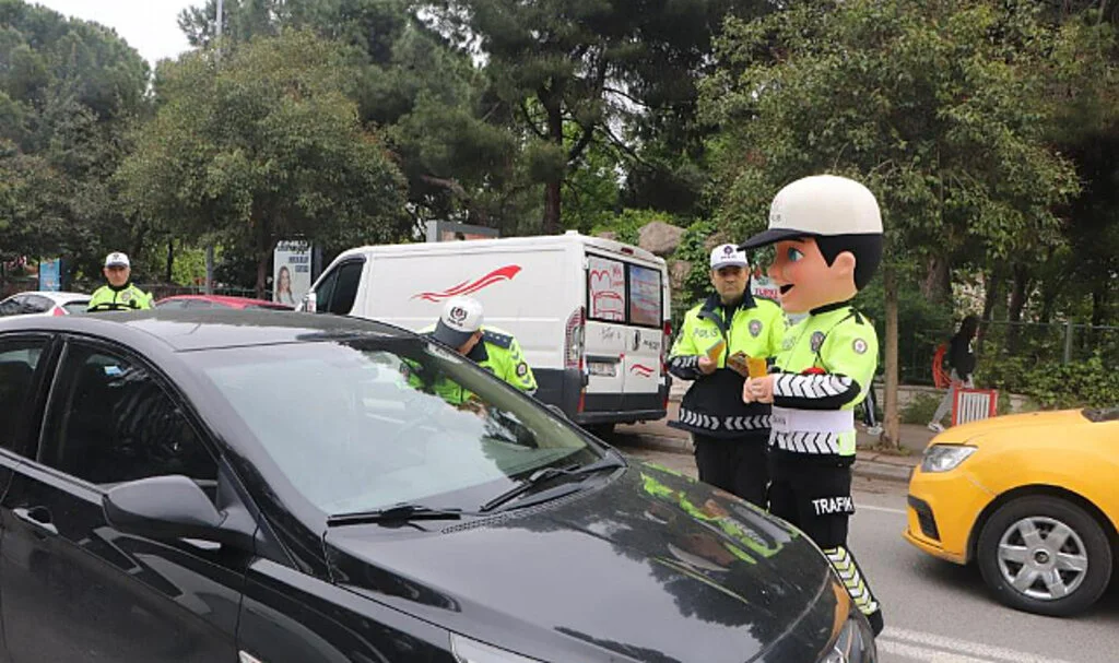 Samsun'da Trafik Polislerinden Sürücülere 'Yaya Geçidi' Uyarısı