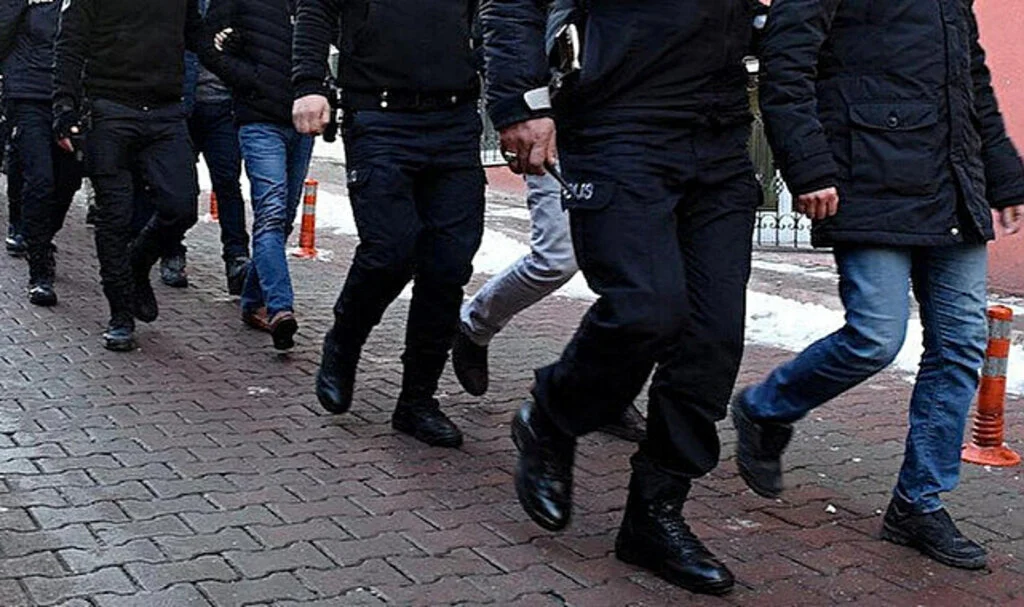 Samsun'da Uyuşturucu Operasyonunda 12 Zanlı Yakalandı