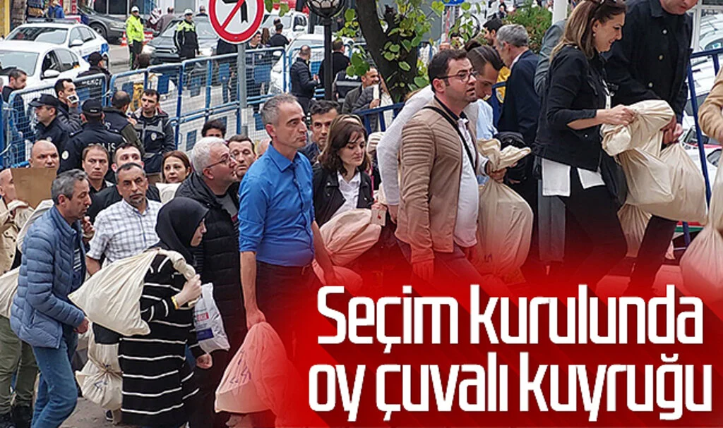 Samsun Seçim Kurulunda oy çuvalı kuyruğu