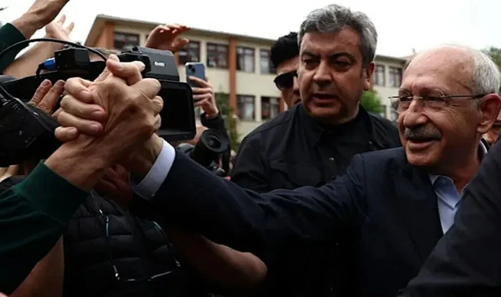 Sandıkların Kapanmasına Saatler Kala Dikkat Çeken Paylaşım