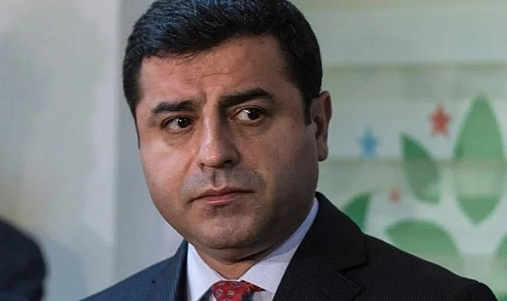 Seçim sonuçları sonrası Selahattin Demirtaş kararını duyurdu: "Aktif politikayı bırakıyorum"