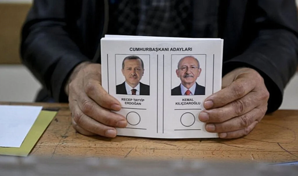 Siyasiler oylarını kullanmaya başladı