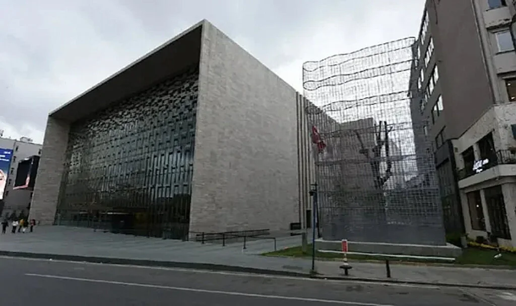 Taksim Meydanı’nda ‘İsimsiz Heykel’ Tartışması