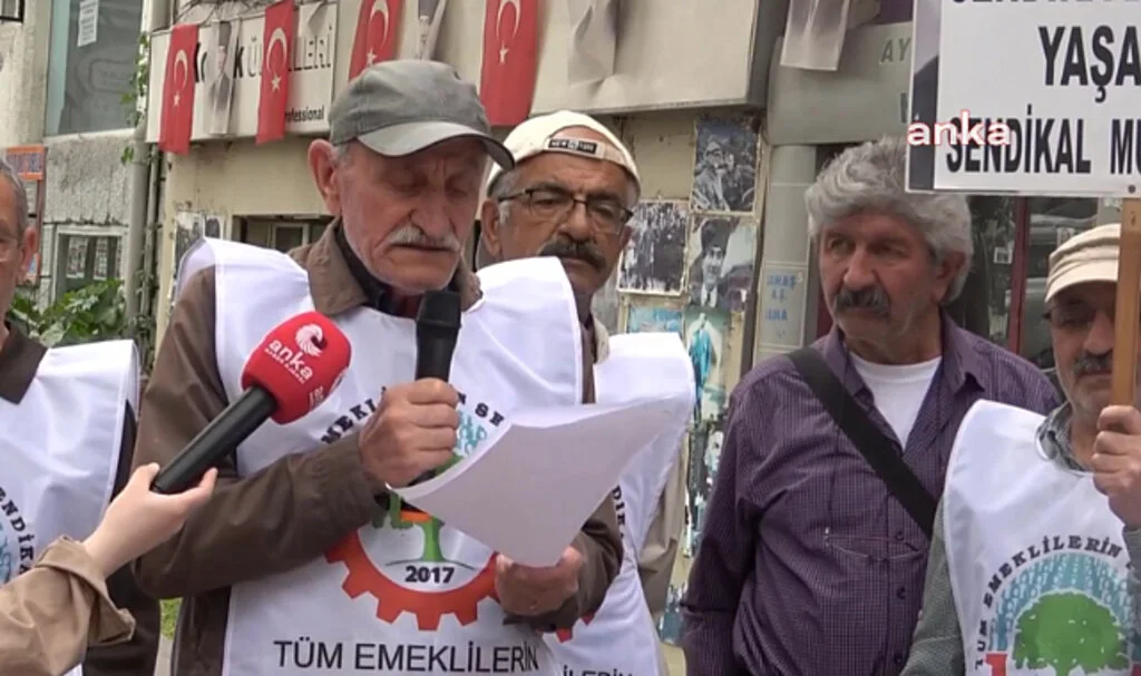 Tüm Emeklilerin Sendikası, Hakkında Açılan Kapatma Davasını Türkiye Genelinde Protesto Etti: "Bizi Hukuken Kapatabilirler, Ama Biz Fiilen Varız"