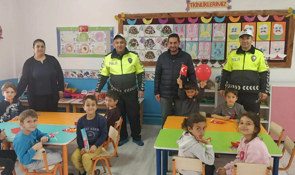 Yakakent'te Karayolu Trafik Haftası Etkinliği Düzenlendi