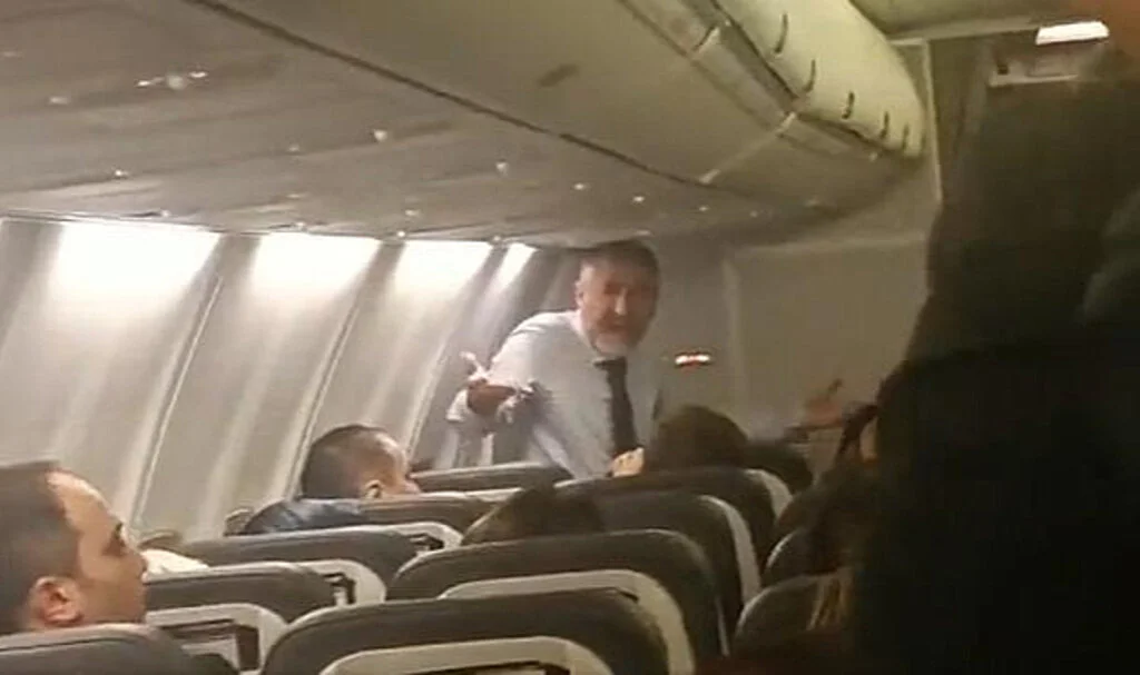 Yolcular ile uçaktaki 'rötar' tartışması gündem olmuştu! Bakan Nebati o anları anlattı: 'Kendilerine açık ve net bir şekilde hatırlattım'