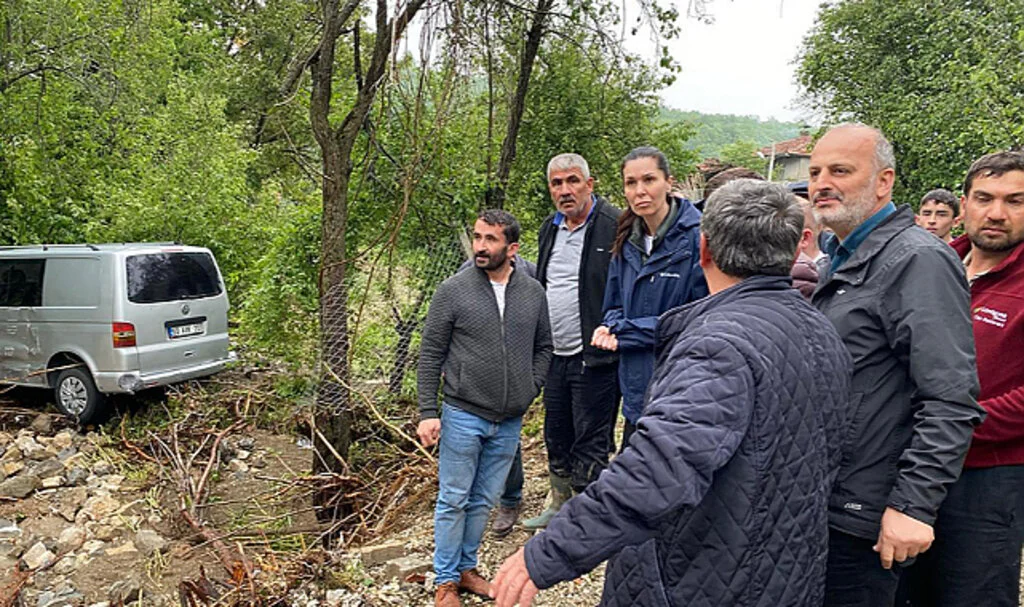 AK Parti'li Karaaslan, Selden Zarar Gören Ladik İlçesini Ziyaret Etti