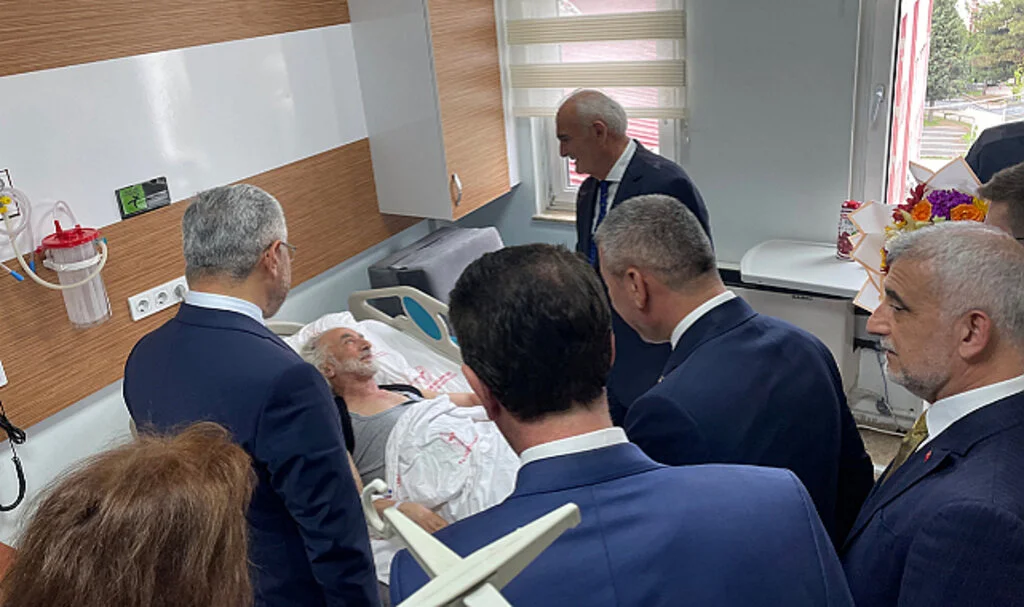 AK Parti'li Yılmaz'dan, Tramvay Kazasında Yaralanan Hastalara Ziyaret 