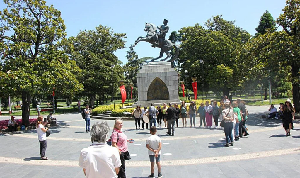 Almanya’dan Gelen Gurbetçiler Davul-Zurna Eşliğinde Eğlendiler