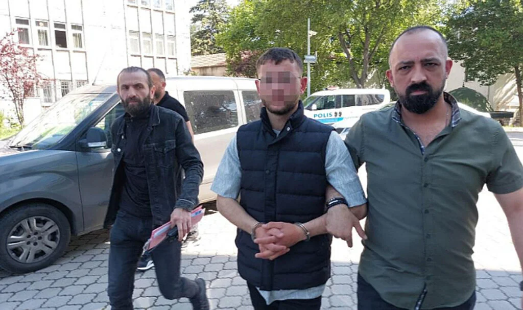 Ardahan'da Kardeşini Bıçakladı, Samsun'da Yakalandı