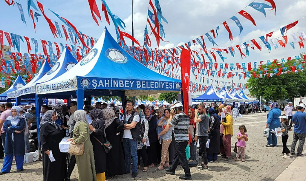 Ayakkabı Karşılığında Kan Bağışı İzdihamı
